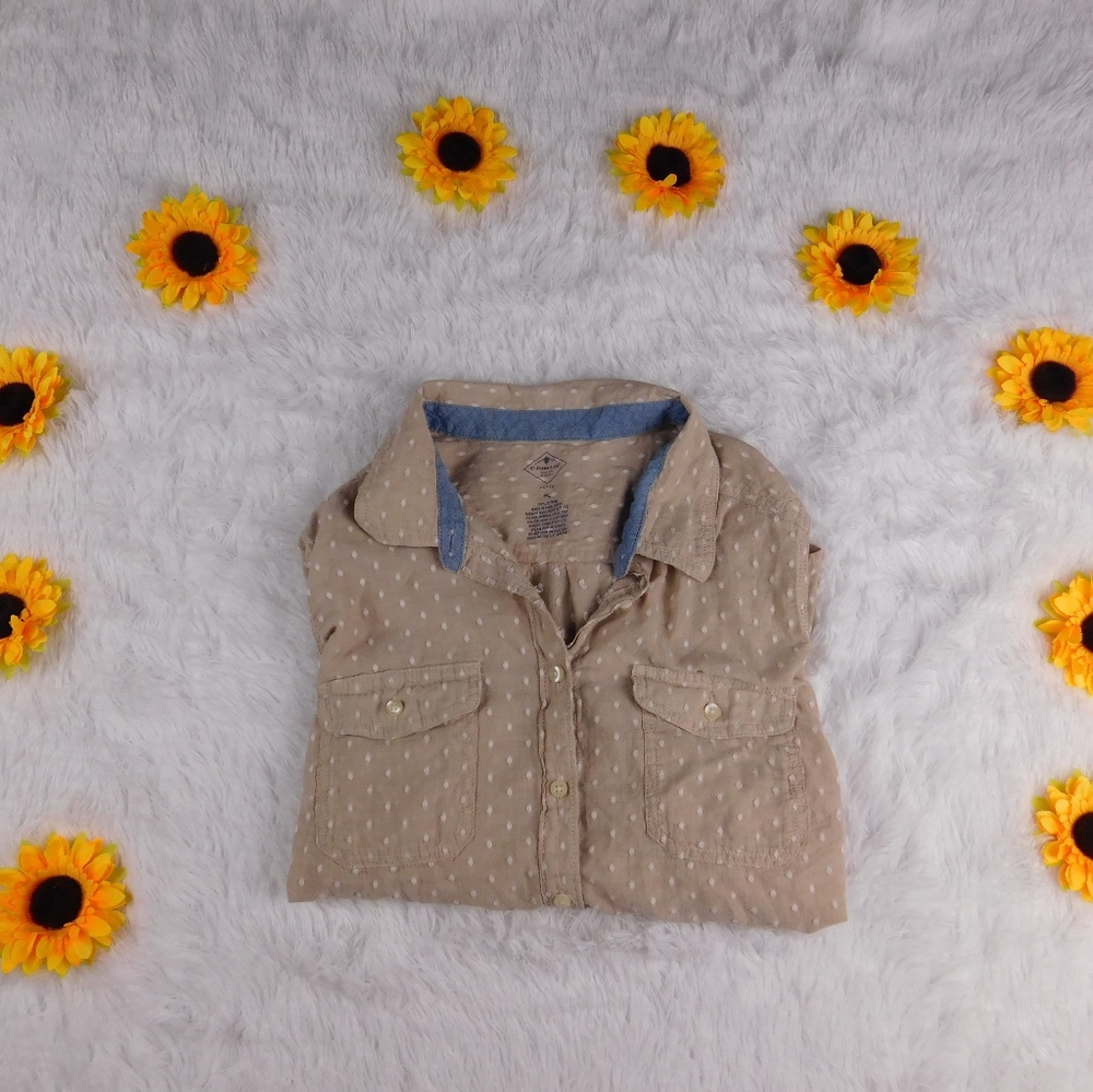 🌻 St. John's Bay Tan Button Down Shirt